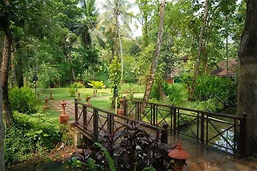 *** Hotel Kayaloram Heritage Lake Resort Alappuzha India